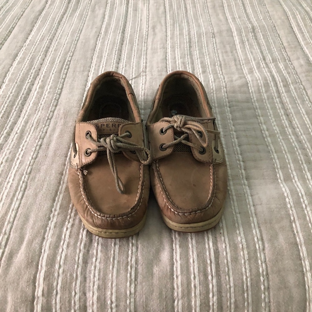 Tan sperries